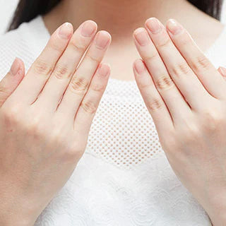 初心者必見!カラコンの安全な付け方・外し方とは?【写真つきで解説】
