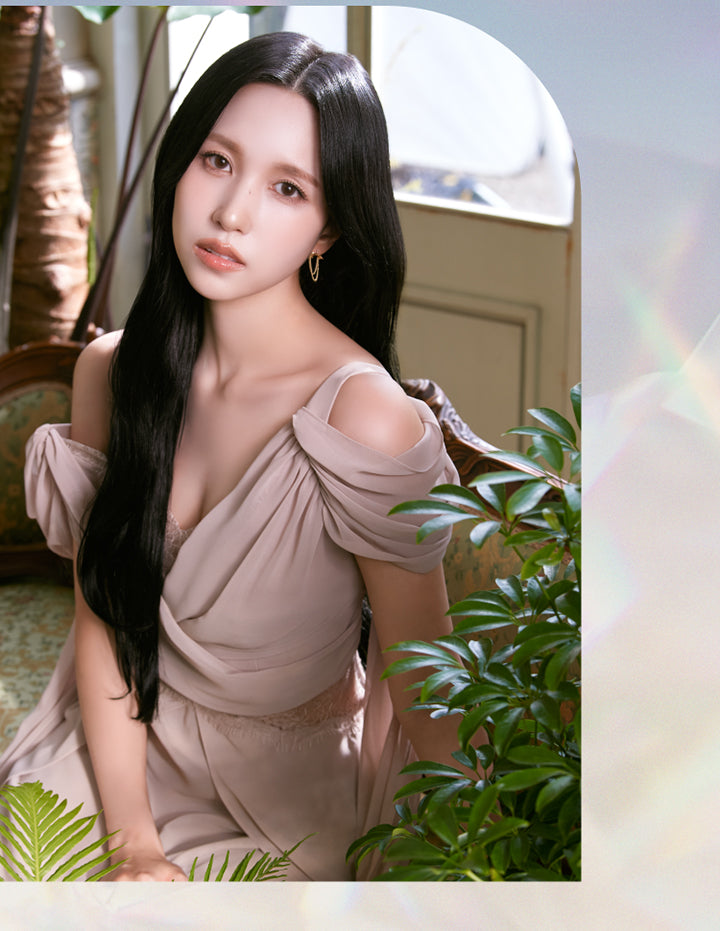 トワイライトリリー(Twilight Lily)を装用したTwice Mina(トゥワイス ミナ)の画像 | スウィートワンマンス メビラージュ Sweet 1Month Mevilage Monthly カラコン カラーコンタクト
