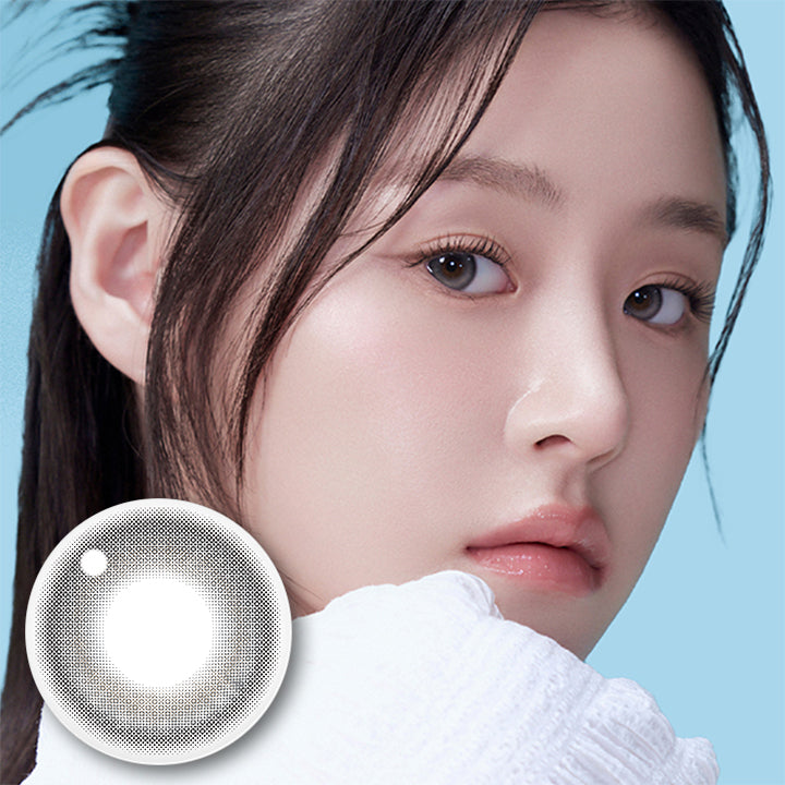 Eesle 1Day,自然に広がるやわらかさ、洗練されたムード,BLUR GRAY,ブラーグレー,DIA 14.2mm G.DIA 13.3mm BC8.6mm,まるで淡くぼやけるフィルターをつけたような、自然で洗練された雰囲気。,ほのかな輝きと空気のように軽やかで忘れられない存在感を。 | ユリアアイドル イスル(URIA-iDOL Eesle) 3day カラコン カラーコンタクト
